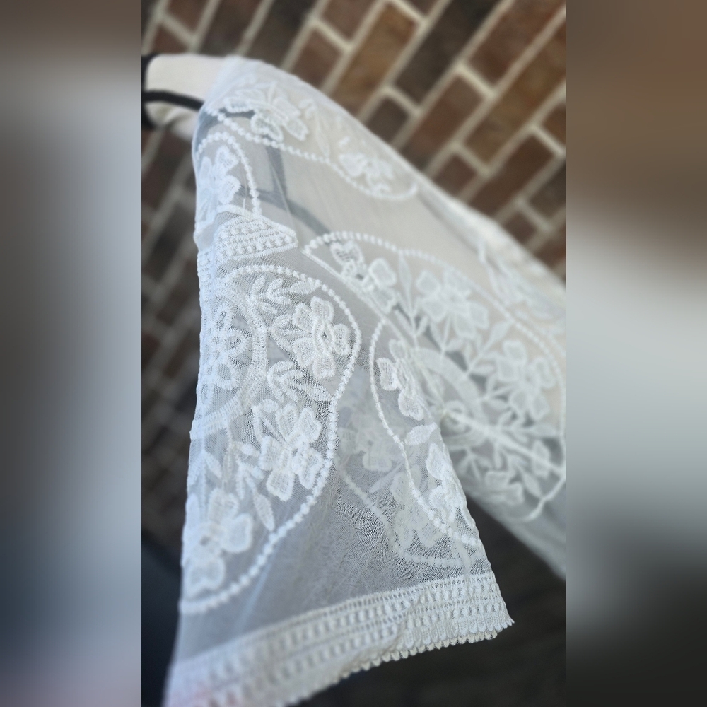 Anna-Kaci Sheer White Lace Kimono - Picture 6 of 9